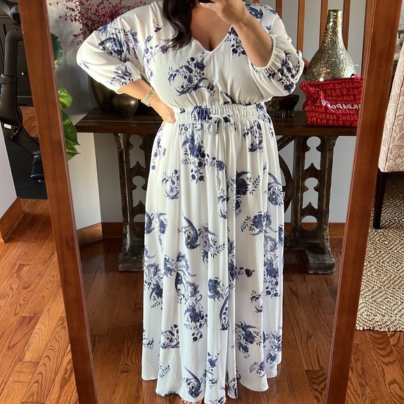 City Chic 16W Shinjuku White & Blue Floral Maxi Dress - Picture 5 of 13